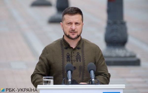 Зеленский впервые отреагировал на слухи вокруг увольнения Залужного
Зеленский впервые отреагировал на слухи вокруг увольнения Залужного