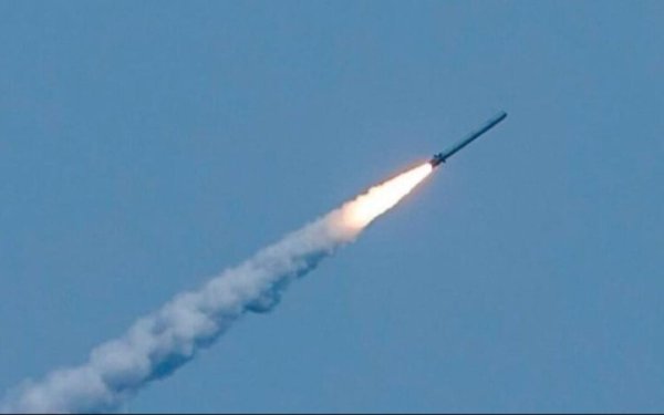 Комбінована атака на Україну: у Києві пролунали вибухи (оновлено)
Комбінована атака на Україну: у Києві пролунали вибухи (оновлено)
