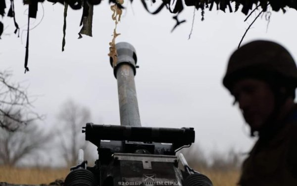 Росія далі намагається вибити українські підрозділи із плацдармів на лівобережжі Дніпра, − Генштаб
Росія далі намагається вибити українські підрозділи із плацдармів на лівобережжі Дніпра, − Генштаб