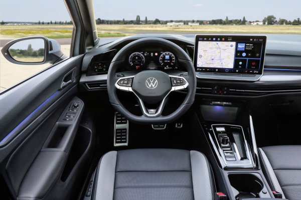 
Новий Volkswagen Golf показали офіційно: розбираємо ключові особливості новинки 