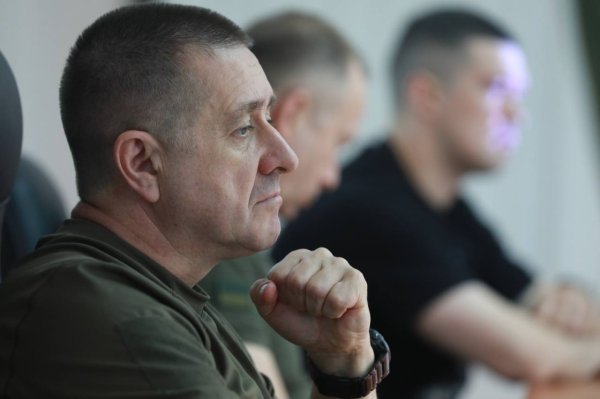 "Барс" сменил "Волонтера". Кто теперь руководит армией вместо "команды Залужного"
"Барс" сменил "Волонтера". Кто теперь руководит армией вместо "команды Залужного"