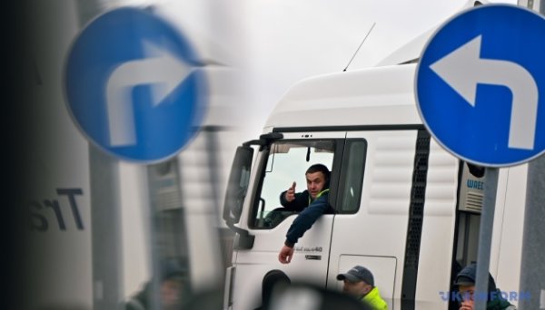 “Зернова” блокада кордону: Україна – заручниця політичних процесів у Польщі та ЄС “Зернова” блокада кордону: Україна – заручниця політичних процесів у Польщі та ЄС