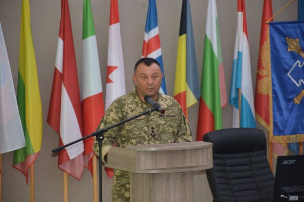 Зеленський змінив командувача Сил логістики ЗСУ
                                