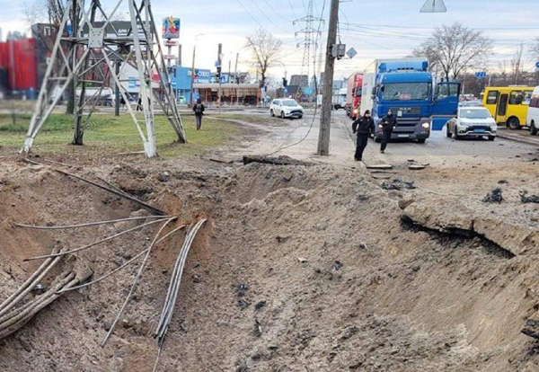 Масована ракетна атака: у Києві змінили рух громадського транспорту Масована ракетна атака: у Києві змінили рух громадського транспорту