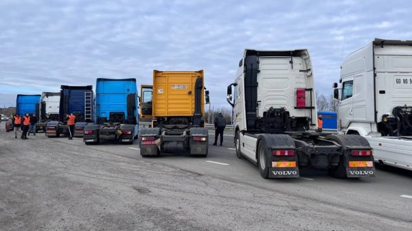 Українські водії розпочали акцію протесту на кордоні з Польщею Українські водії розпочали акцію протесту на кордоні з Польщею