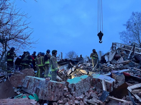 Росіяни скинули на Сумщину сім авіабомб. Загинули люди
Росіяни скинули на Сумщину сім авіабомб. Загинули люди