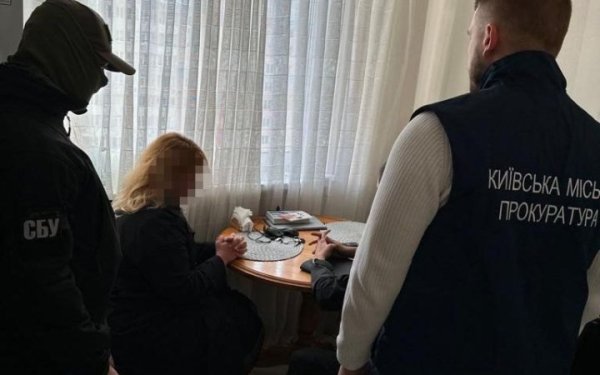 Столична чиновниця, яка вела телеграм-канал Азарова, постане перед судом
Столична чиновниця, яка вела телеграм-канал Азарова, постане перед судом