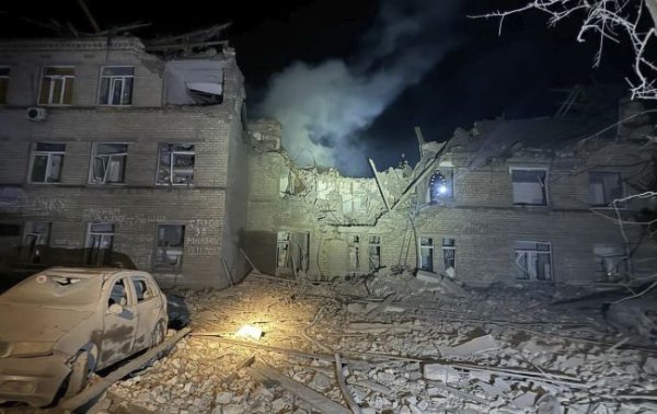 Россияне второй раз за ночь обстреляли Селидово: повреждена больница, есть раненый
Россияне второй раз за ночь обстреляли Селидово: повреждена больница, есть раненый