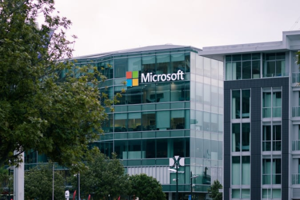 Microsoft инвестирует более $2 миллиарда в сферу искусственного интеллекта и облачную инфраструктуру в Испании
Microsoft инвестирует более $2 миллиарда в сферу искусственного интеллекта и облачную инфраструктуру в Испании
