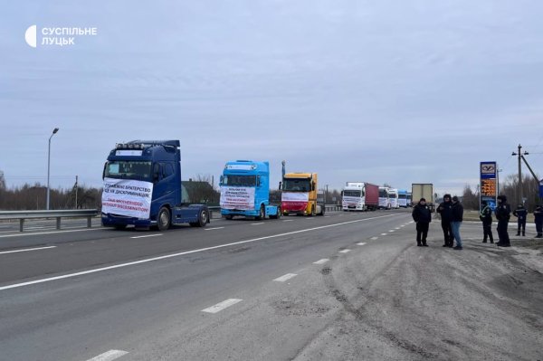 Українські водії розпочали акцію протесту на кордоні з Польщею Українські водії розпочали акцію протесту на кордоні з Польщею