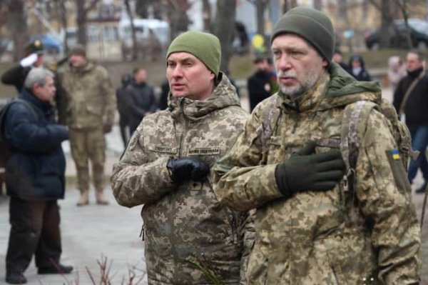 Зеленский с супругой в Киеве почтил память героев Небесной сотни Зеленский с супругой в Киеве почтил память героев Небесной сотни