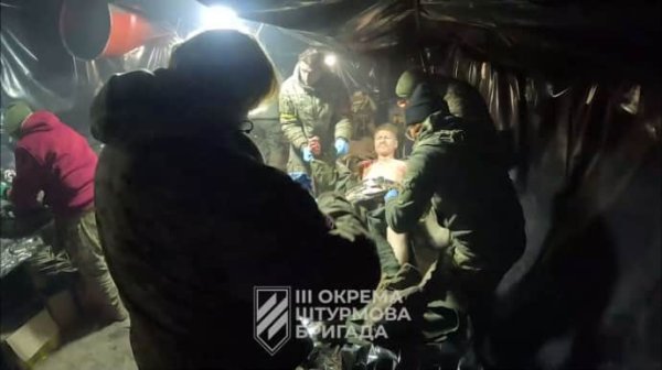 От КАБов сыпется потолок: 3-я штурмовая показала видео из подвалов Авдеевского коксохима От КАБов сыпется потолок: 3-я штурмовая показала видео из подвалов Авдеевского коксохима