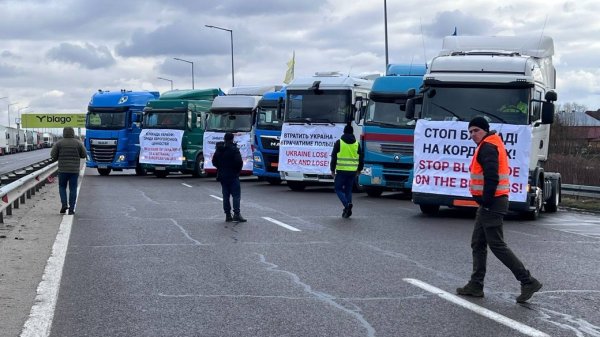 Українські перевізники розпочали акцію на кордоні з Польщею Українські перевізники розпочали акцію на кордоні з Польщею