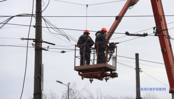 Влада найкраще справляється з ліквідацією наслідків ударів по енергооб'єктах Влада найкраще справляється з ліквідацією наслідків ударів по енергооб'єктах