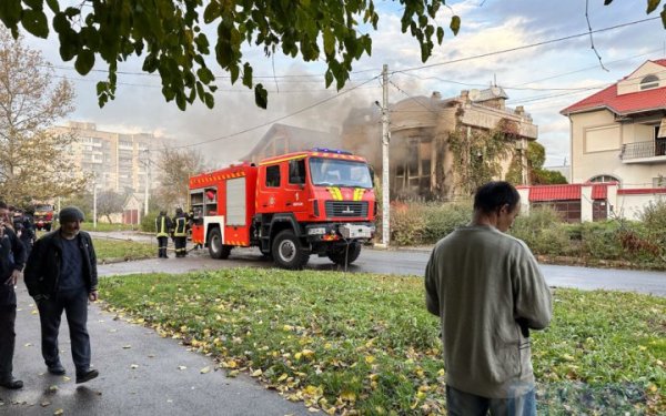 Внаслідок російських обстрілів по Херсону постраждала пасажирка маршрутки
Внаслідок російських обстрілів по Херсону постраждала пасажирка маршрутки