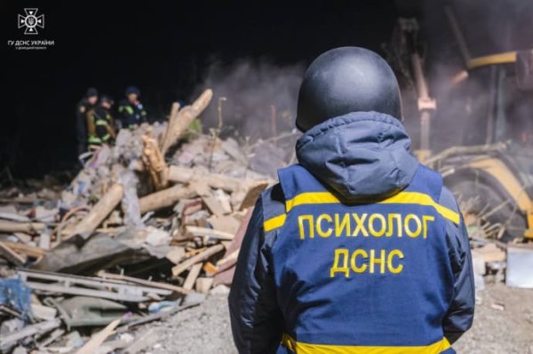 Обстрел Славянска и Краматорска: поиски продолжаются, под завалами может быть человек Обстрел Славянска и Краматорска: поиски продолжаются, под завалами может быть человек