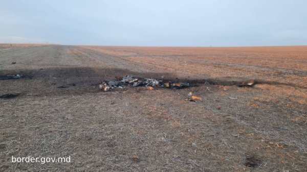 У Молдові біля кордону з Україною виявили уламки "шахеда"
У Молдові біля кордону з Україною виявили уламки "шахеда"