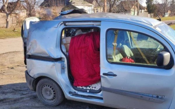 На Дніпропетровщині росіяни з дрона атакували людей в авто
На Дніпропетровщині росіяни з дрона атакували людей в авто