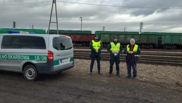 Польща посилює інспекцію сільськогосподарських товарів на кордоні з Україною Польща посилює інспекцію сільськогосподарських товарів на кордоні з Україною