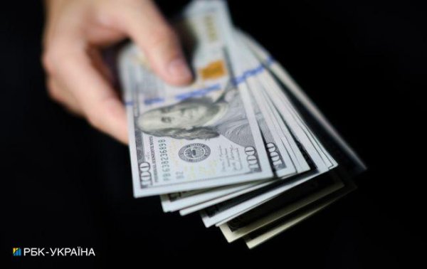 НБУ резко повысил официальный курс доллара
НБУ резко повысил официальный курс доллара
