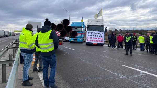 Українські перевізники розпочали акцію на кордоні з Польщею Українські перевізники розпочали акцію на кордоні з Польщею