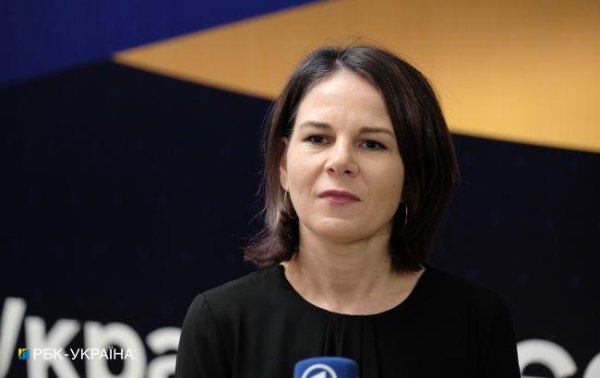 У Німеччині підтвердили, що за главою МЗС Бербок в Україні стежив російський дрон
У Німеччині підтвердили, що за главою МЗС Бербок в Україні стежив російський дрон