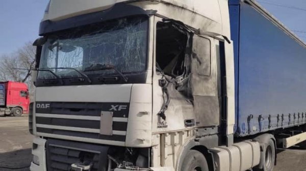 Россияне сбросили взрывчатку на авто в Никополе, погиб мужчина Россияне сбросили взрывчатку на авто в Никополе, погиб мужчина