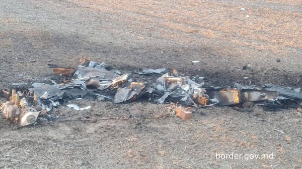 У Молдові біля кордону з Україною виявили уламки "шахеда"
У Молдові біля кордону з Україною виявили уламки "шахеда"