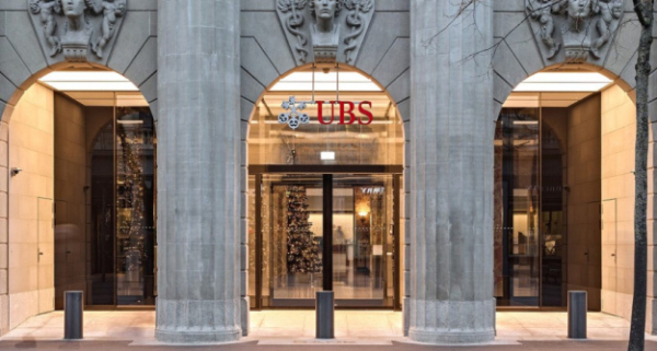 UBS увеличил годовую прибыль на 280% и возобновил обратный выкуп акций
UBS увеличил годовую прибыль на 280% и возобновил обратный выкуп акций