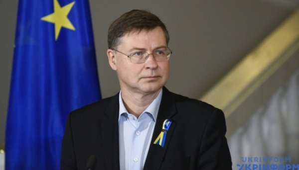 Україна потребує негайної фінансової та військової підтримки - Домбровскіс Україна потребує негайної фінансової та військової підтримки - Домбровскіс