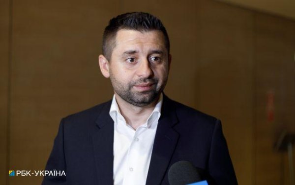 Украинцам хотят выдавать "сертификат защитника": Арахамия объяснил, зачем он нужен
Украинцам хотят выдавать "сертификат защитника": Арахамия объяснил, зачем он нужен