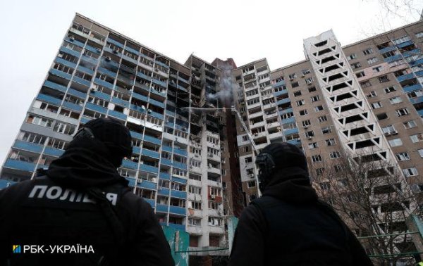 Как выглядит многоэтажка в Киеве после попадания: репортаж с места события (фото, видео)
Как выглядит многоэтажка в Киеве после попадания: репортаж с места события (фото, видео)