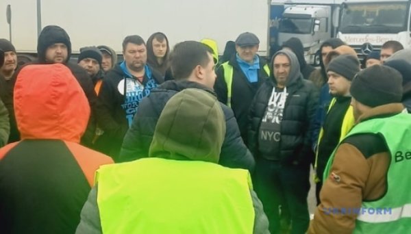 Конфлікт на кордоні з Польщею у ПП «Корчова» вдалося залагодити - генконсул України Конфлікт на кордоні з Польщею у ПП «Корчова» вдалося залагодити - генконсул України