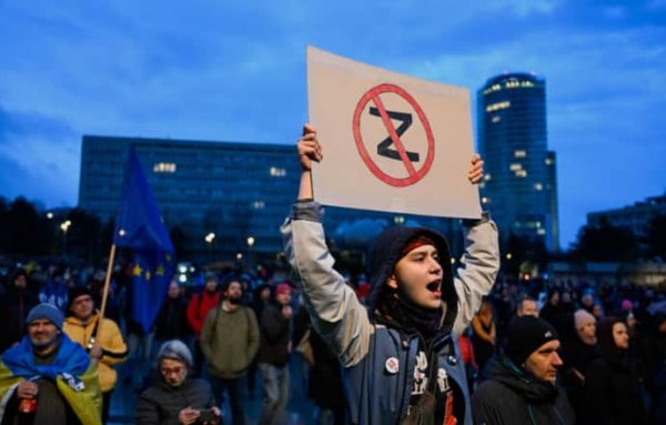 СМИ: Несколько тысяч человек в Словакии вышли на митинг против правительства и в поддержку Украины СМИ: Несколько тысяч человек в Словакии вышли на митинг против правительства и в поддержку Украины
