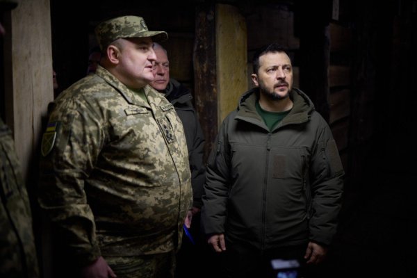 Зеленський відвідав на Сумщині розташування 117-ї окремої бригади ТрО
                                