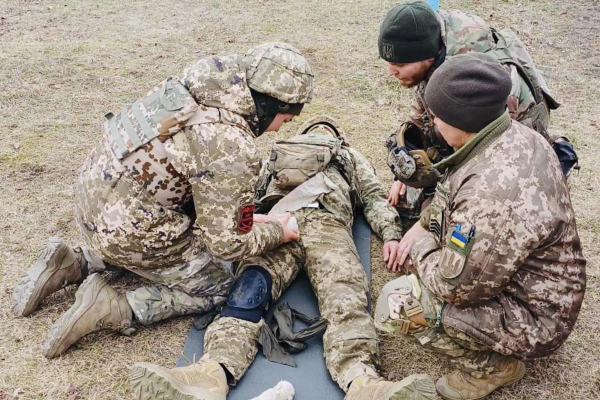 Військовим медикам значно спростили процес отримання офіцерського звання Військовим медикам значно спростили процес отримання офіцерського звання
