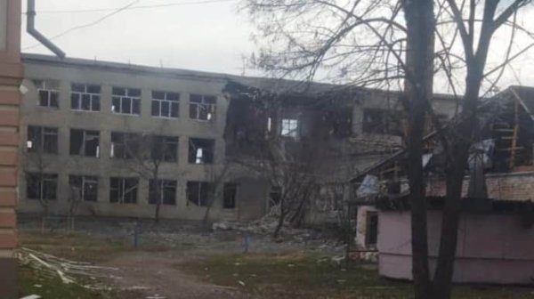 Оккупанты сбросили 2 авиабомба на школу в Сумской области Оккупанты сбросили 2 авиабомба на школу в Сумской области