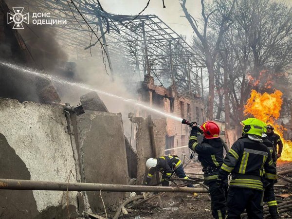 Унаслідок атаки на Одесу загинули 16 людей, 73 поранені (оновлено)
Унаслідок атаки на Одесу загинули 16 людей, 73 поранені (оновлено)