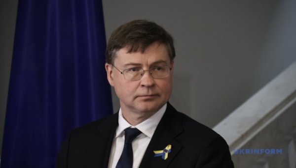 Домбровскіс у Варшаві обговорить питання блокування кордону з Україною Домбровскіс у Варшаві обговорить питання блокування кордону з Україною