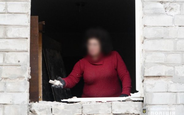 Поліцейські відкрила кримінальну справу щодо харківʼянки, яка підтримує російське вторгнення
Поліцейські відкрила кримінальну справу щодо харківʼянки, яка підтримує російське вторгнення