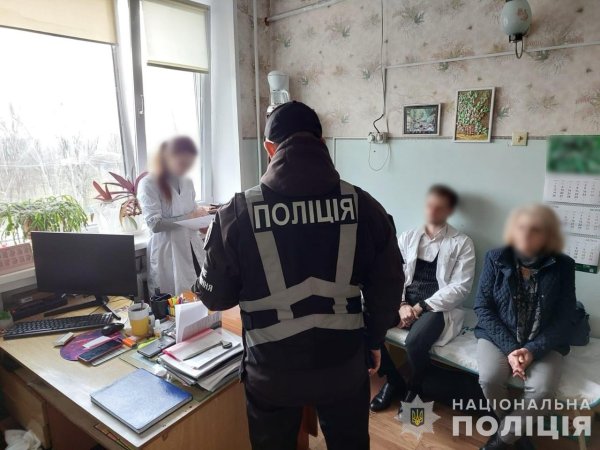 У Запорізькій області поліція вилучила у підозрюваних в корупції посадовця МСЕК і посередника більше 1,2 млн доларів готівкою
У Запорізькій області поліція вилучила у підозрюваних в корупції посадовця МСЕК і посередника більше 1,2 млн доларів готівкою