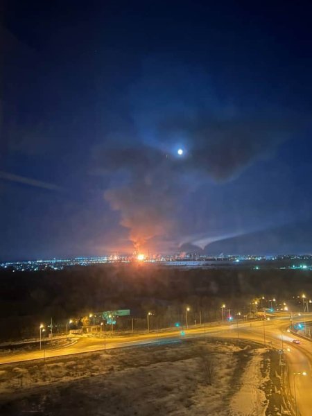 В России горит еще один НПЗ – соцсети В России горит еще один НПЗ – соцсети