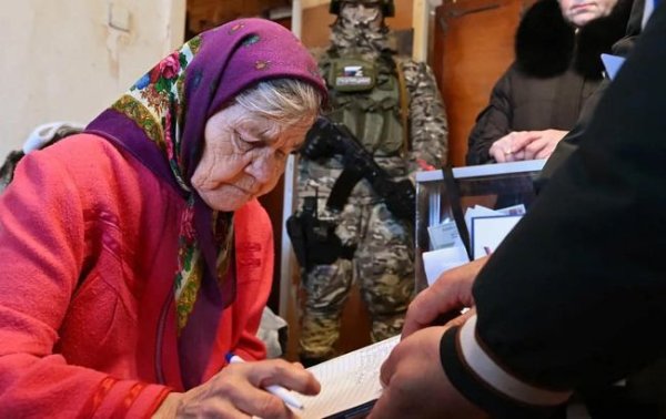 "Вибори" під дулом автомата. Як українців в окупації змушують голосувати за Путіна
"Вибори" під дулом автомата. Як українців в окупації змушують голосувати за Путіна