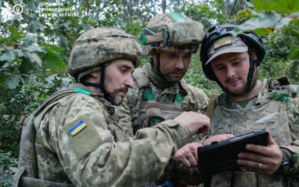 Українські прикордонники знищили російську САУ
Українські прикордонники знищили російську САУ