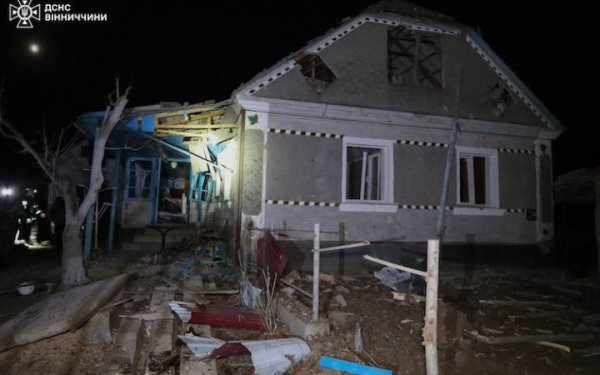 У Вінницькій області російський дрон здетонував біля будинку
У Вінницькій області російський дрон здетонував біля будинку