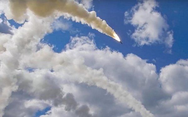 Над Дніпропетровщиною ППО збила ракету Х-59
Над Дніпропетровщиною ППО збила ракету Х-59