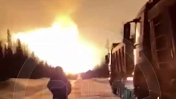 В Курске пожар на нефтебазе после атаки БПЛА В Курске пожар на нефтебазе после атаки БПЛА