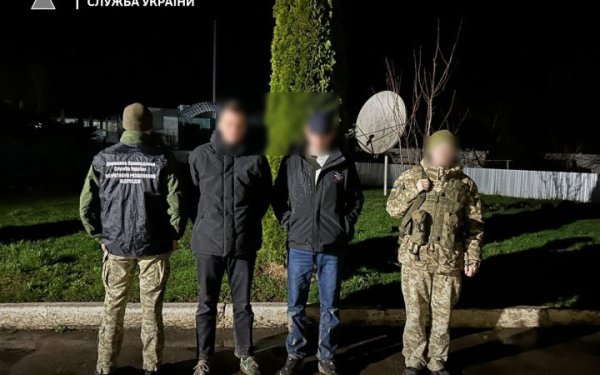 Прикордонники затримали двох чоловіків, які планували втекти з України через Тису
Прикордонники затримали двох чоловіків, які планували втекти з України через Тису