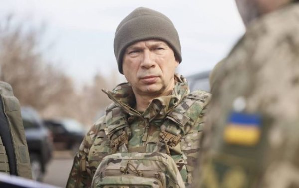 Сирський побував у "гарячих точках" фронту на Сході: що відомо про обстановку та рішення
Сирський побував у "гарячих точках" фронту на Сході: що відомо про обстановку та рішення