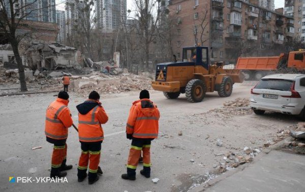 У Києві завершили аварійно-рятувальні роботи після ранкового ракетного удару
У Києві завершили аварійно-рятувальні роботи після ранкового ракетного удару